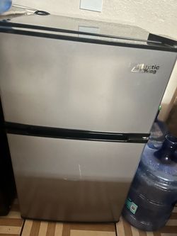 Mini fridge