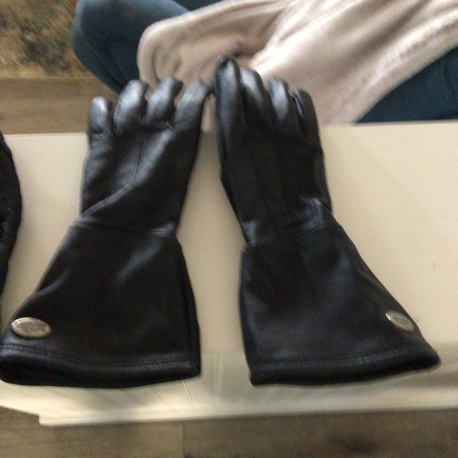 Tour Master Small gloves Good Condition and Harley Davison Long Gloves Women’s Small Brand new