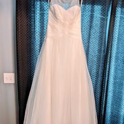 Size 8 David's Bridal Wedding Dress & Veil