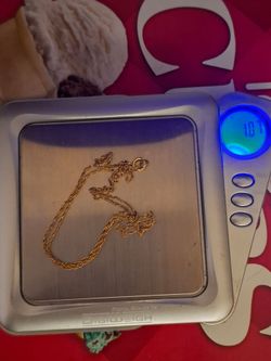 14kt gold small necklace  1.7grams
