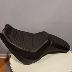 Genuine 2018 Harley-Davidson Fat Bob SEAT