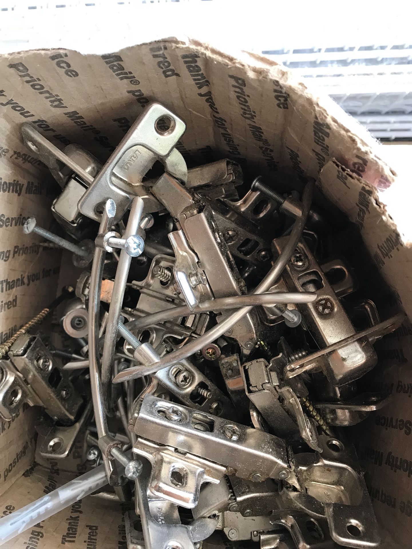 Cabinet door hinges hinge
