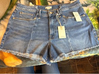 Good American Jean short new size 11/12