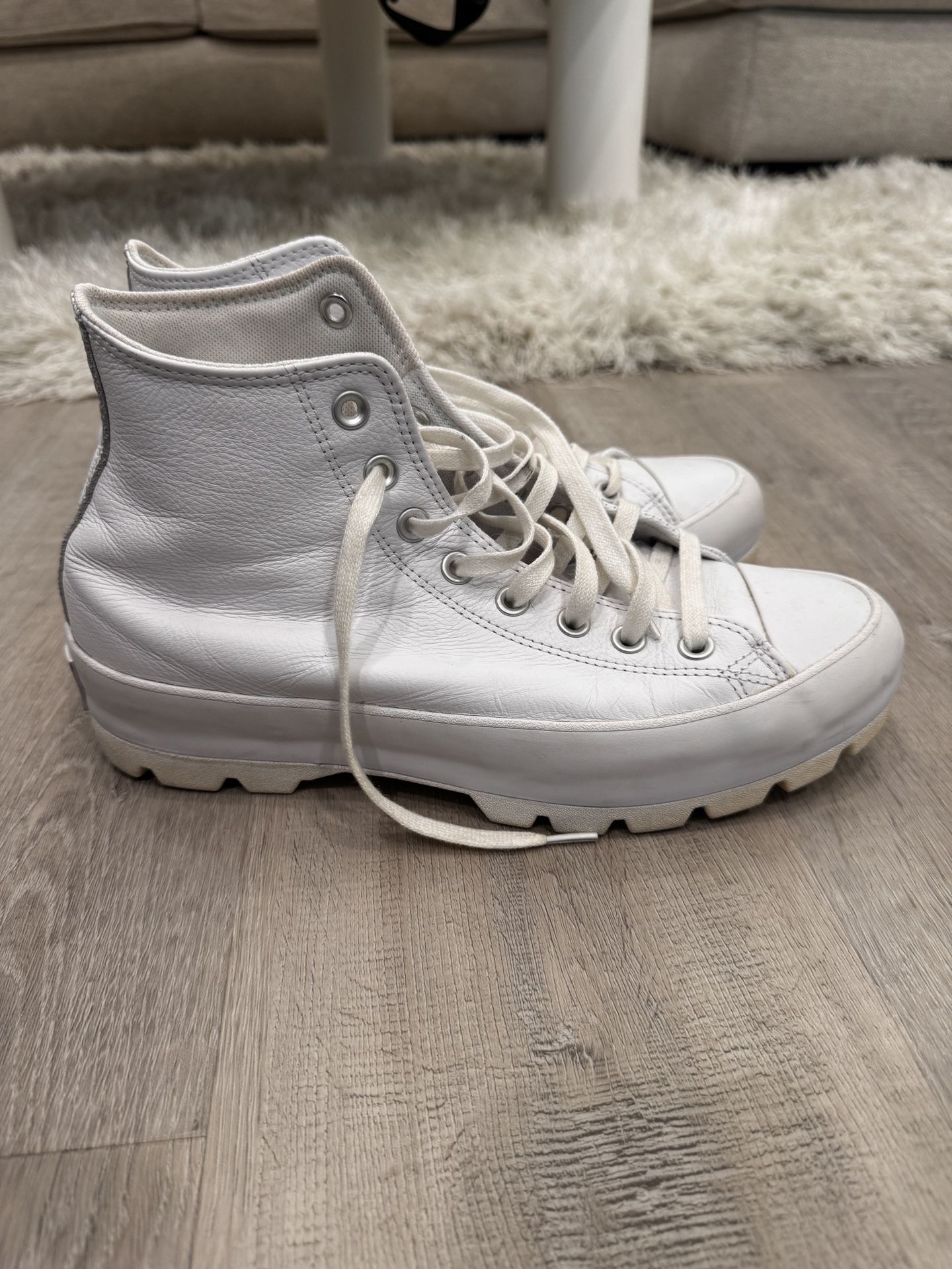 WHITE LEATHER CONVERSE SIZE 9M