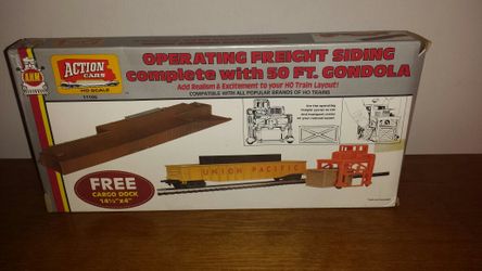 AHM Operating Freight Carrier & 3 Crates with 50' Gondola HO Scale Items are new,calling it used because of missing free cargo dock