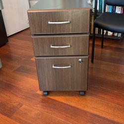 Filling Cabinet With Lockable Drawers On Rollers