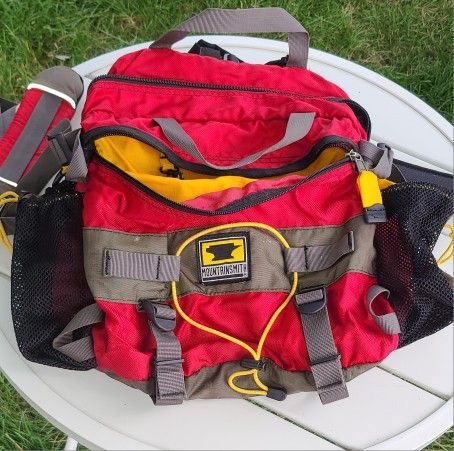 Mountainsmith Day Lumbar Packs– Color Red Multi-Carry Hiking Bag – 18L Capacity – Rugged & Versatile