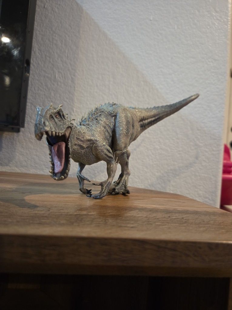 INDOMIONOUS REX DINOSAUR