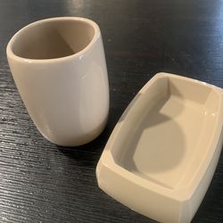 Free-soap dish n cup (plastic)