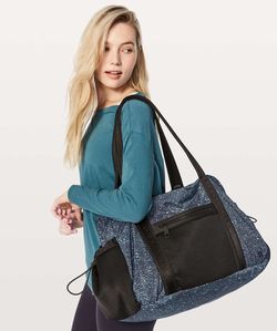 Lululemon everywhere duffel bag hotsell