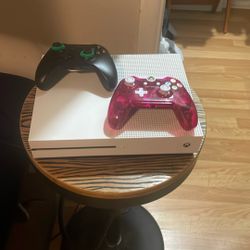 Xbox One S With 2 Controllers 