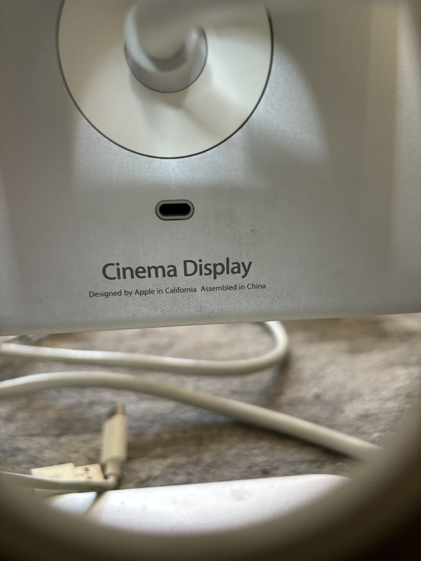 Apple Cinema Display 20”