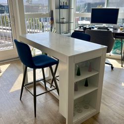 Kitchen Island And Bar Stools 