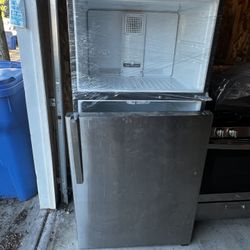 GE Stove & Refrigerator 300 Each