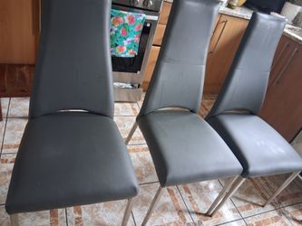 Furniture/Chairs