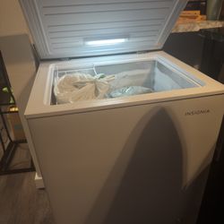 Insignia Chest Freezer