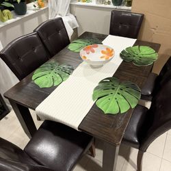 Dinning Table With Chairs 
