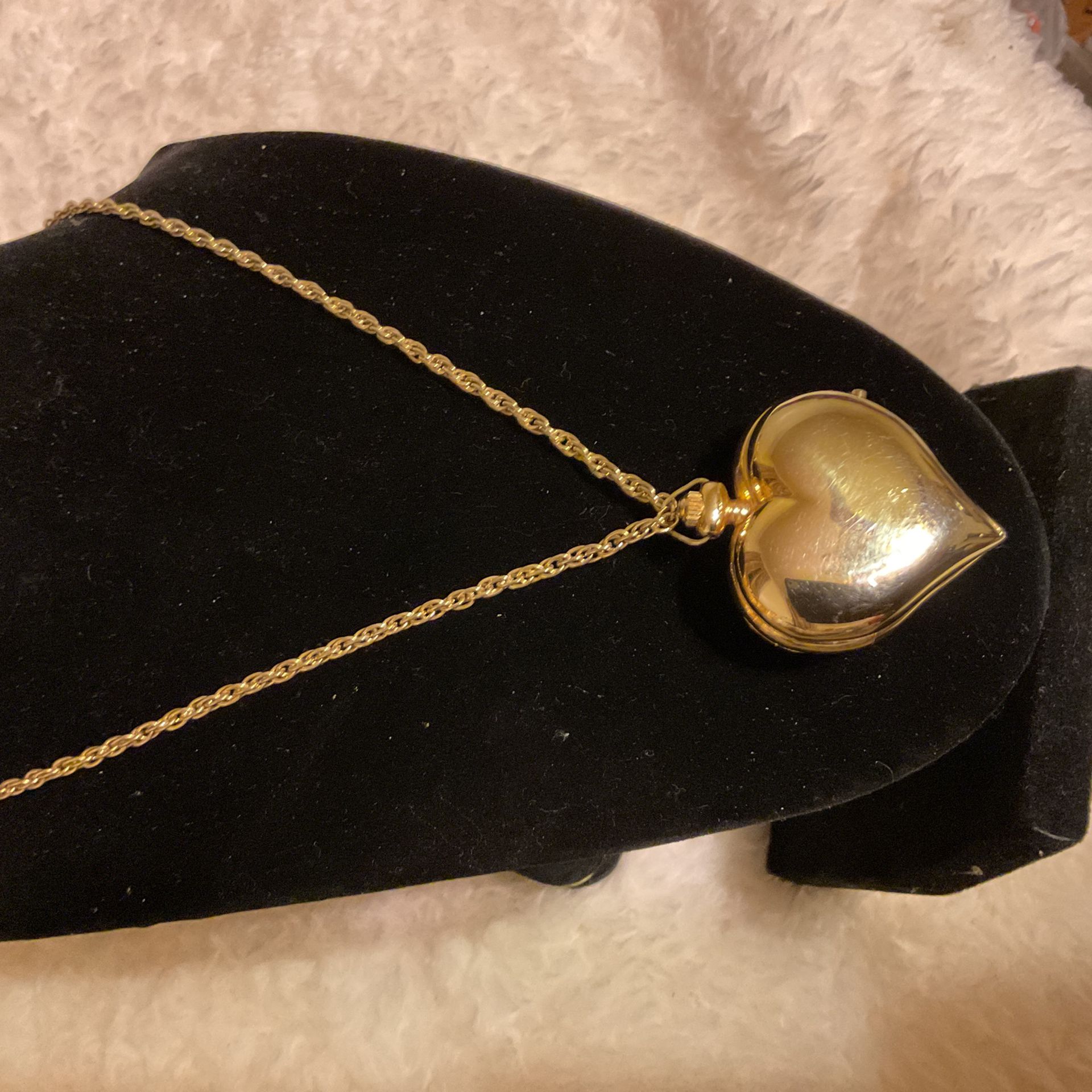 Beautiful Solid Goldtone Locket Watch With Rope Necklace (Gloria Vanderbilt )