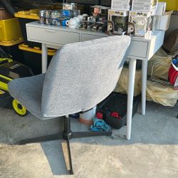Nice Clean Comfy Desk And Chair