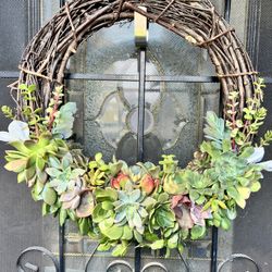 18” Succulent Wreath 