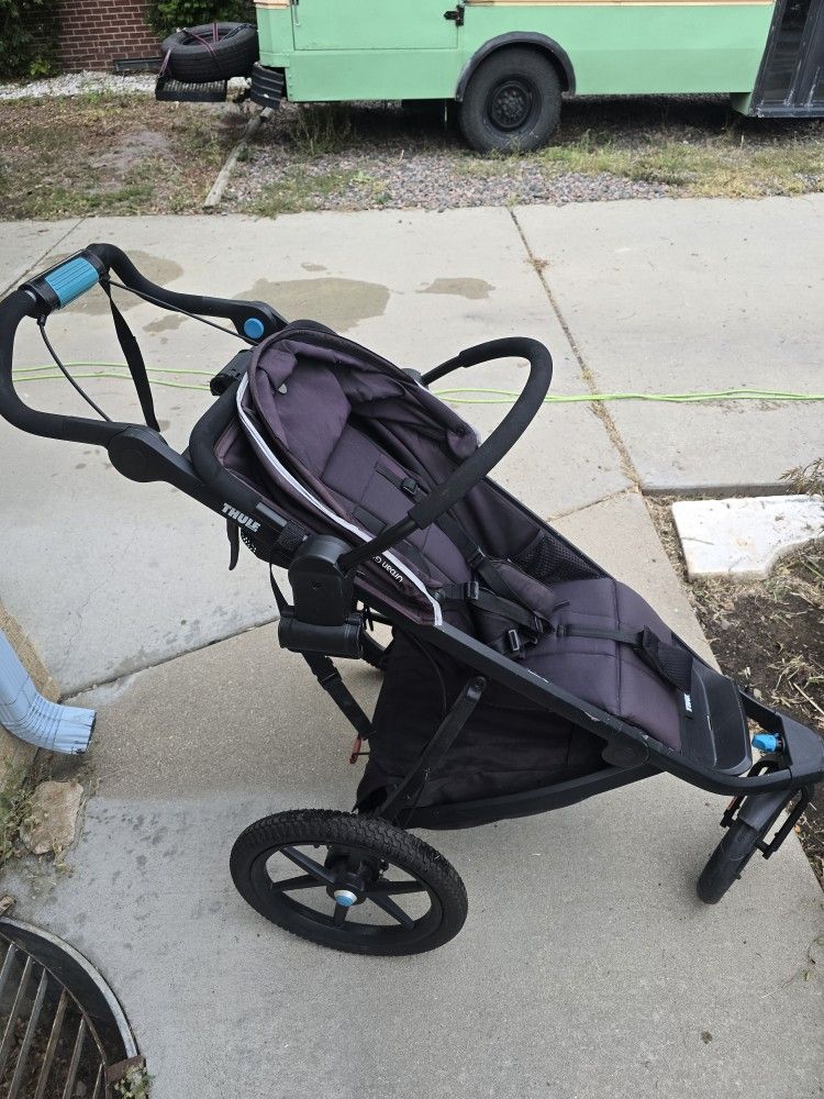 Thule Urban Glide 2 With Rain Cover And Car Seat Adapter 