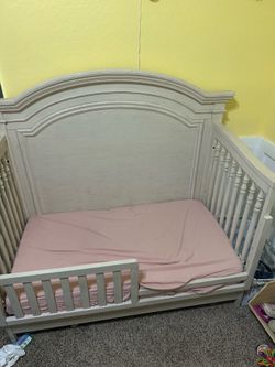 Toddler day bed