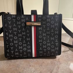  Tommy Hilfiger Bag 