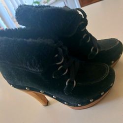 Guess Size 5 Heeled Booties