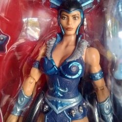 MASTERS OF THE UNIVERSE NEW ETERNIA EVIL-LYN