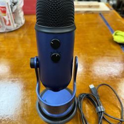 Blue Yeti Stand Microphone 