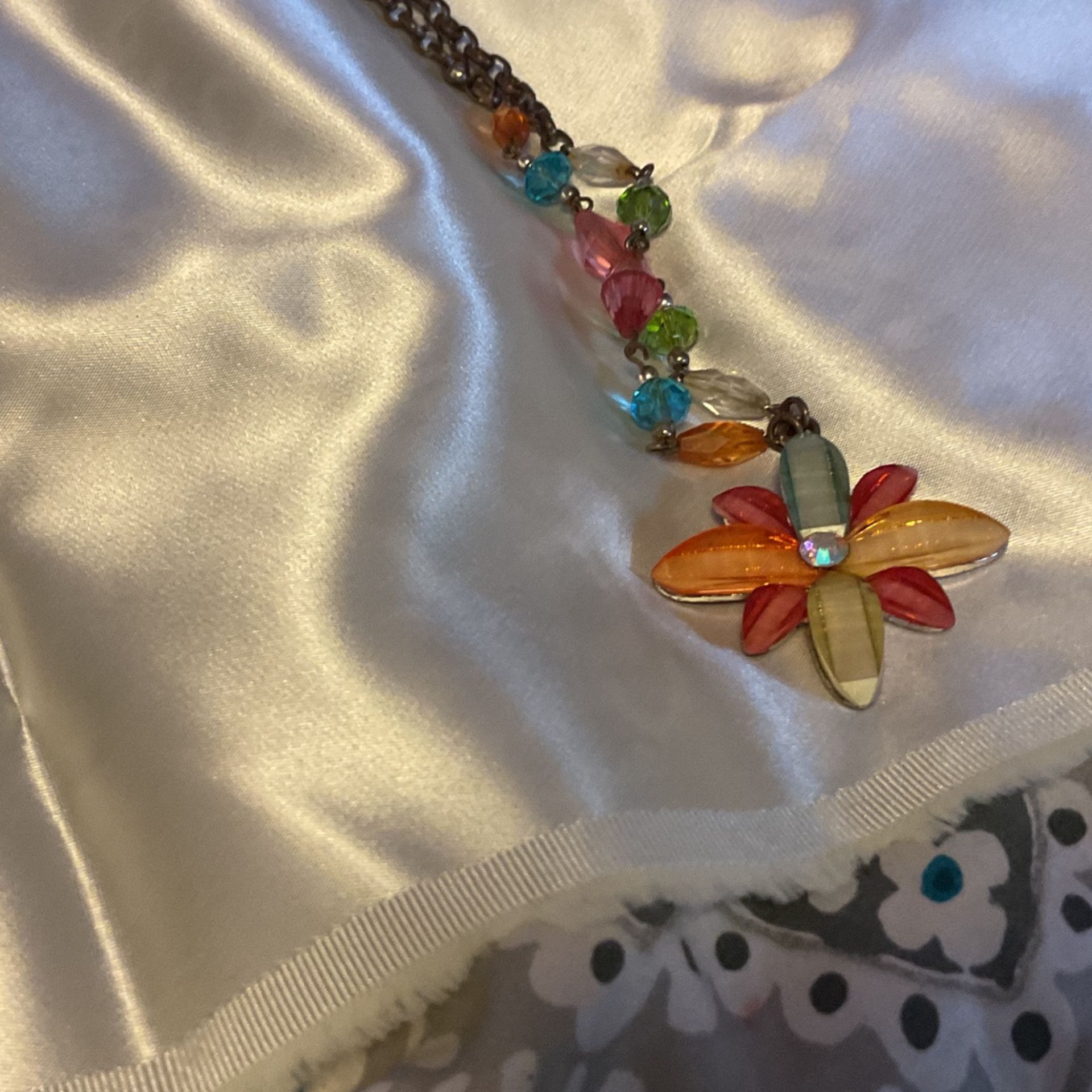 Cuddle for flowers necklace