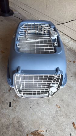 Pet travel carrier