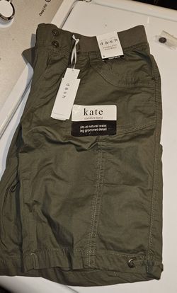 (New) Womens bermuda shorts size small