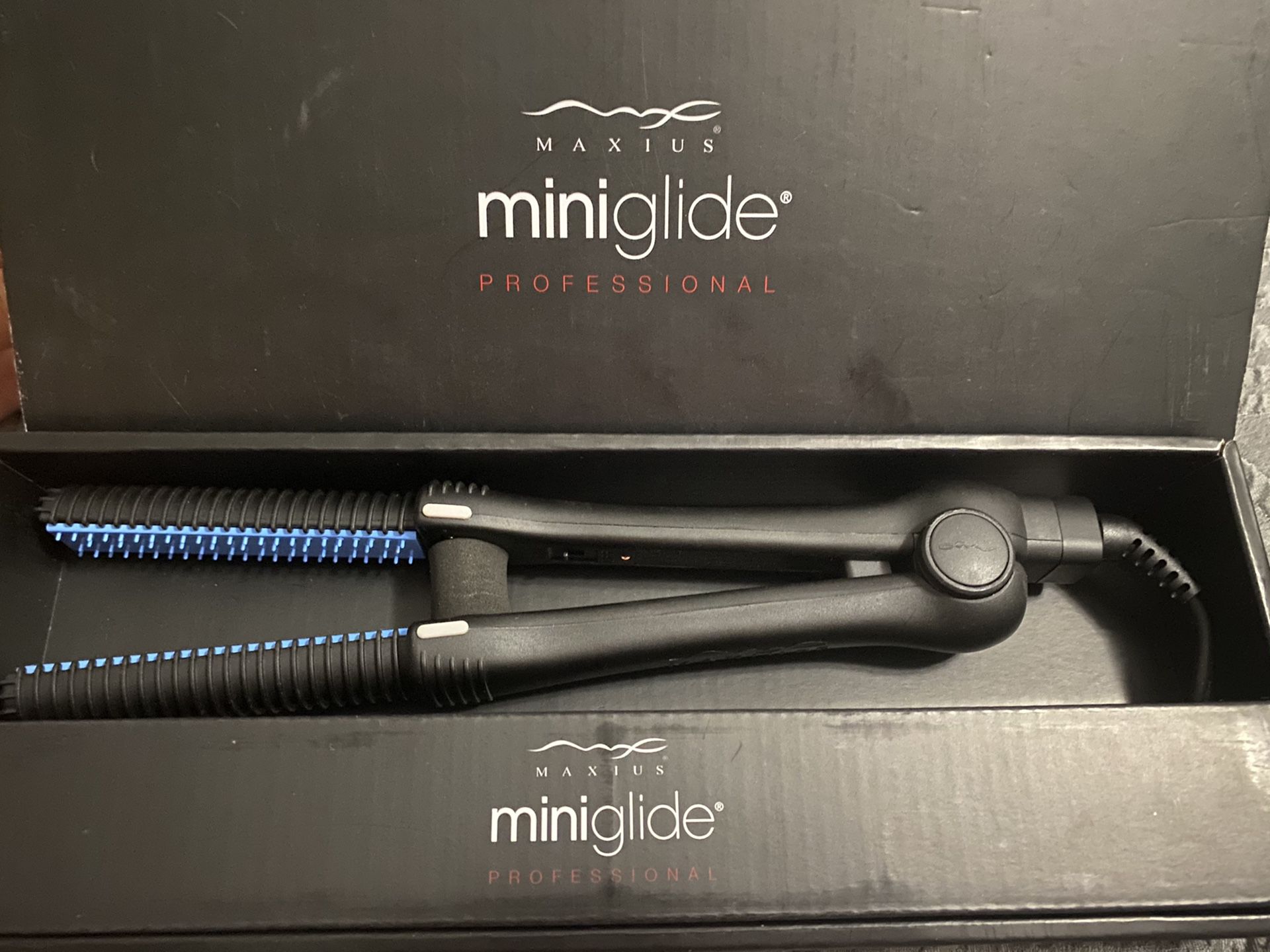 Maxius Miniglide hair straightener