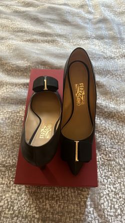 Black lamb Leather Ferragamo Heels