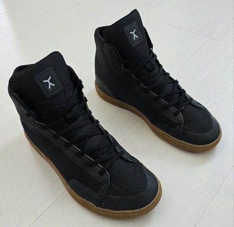 Flux Adapt High Top Trainer Black Gum Men S 10 Barefoot Athletic Lifting Shoes

Men size 10. From non smoking pet free home. Will ship out same/ next 