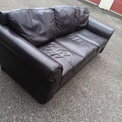 Very nice leather sofa