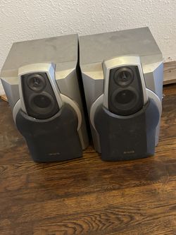 Speakers, Woofer, Mid-range and treater in each cabinet