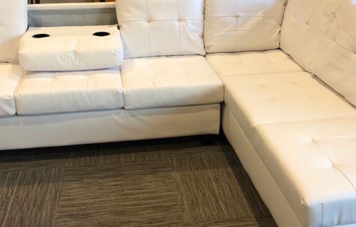 New White sectional 🎉we finance just $39 down payment