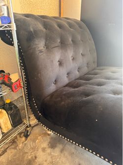 Armless lounge chair