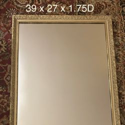 Gesso wood framed mirror 39x27x1.755Excellent condition  with hooks to hang in either direction 