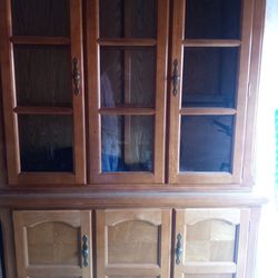 Vintage Detailed Wooden China Cabinet 