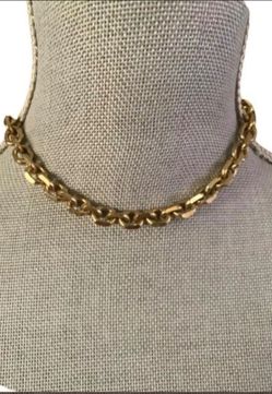 goldtone necklace. beautiful