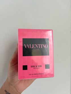 Valentino Born in Roma Intense Perfume