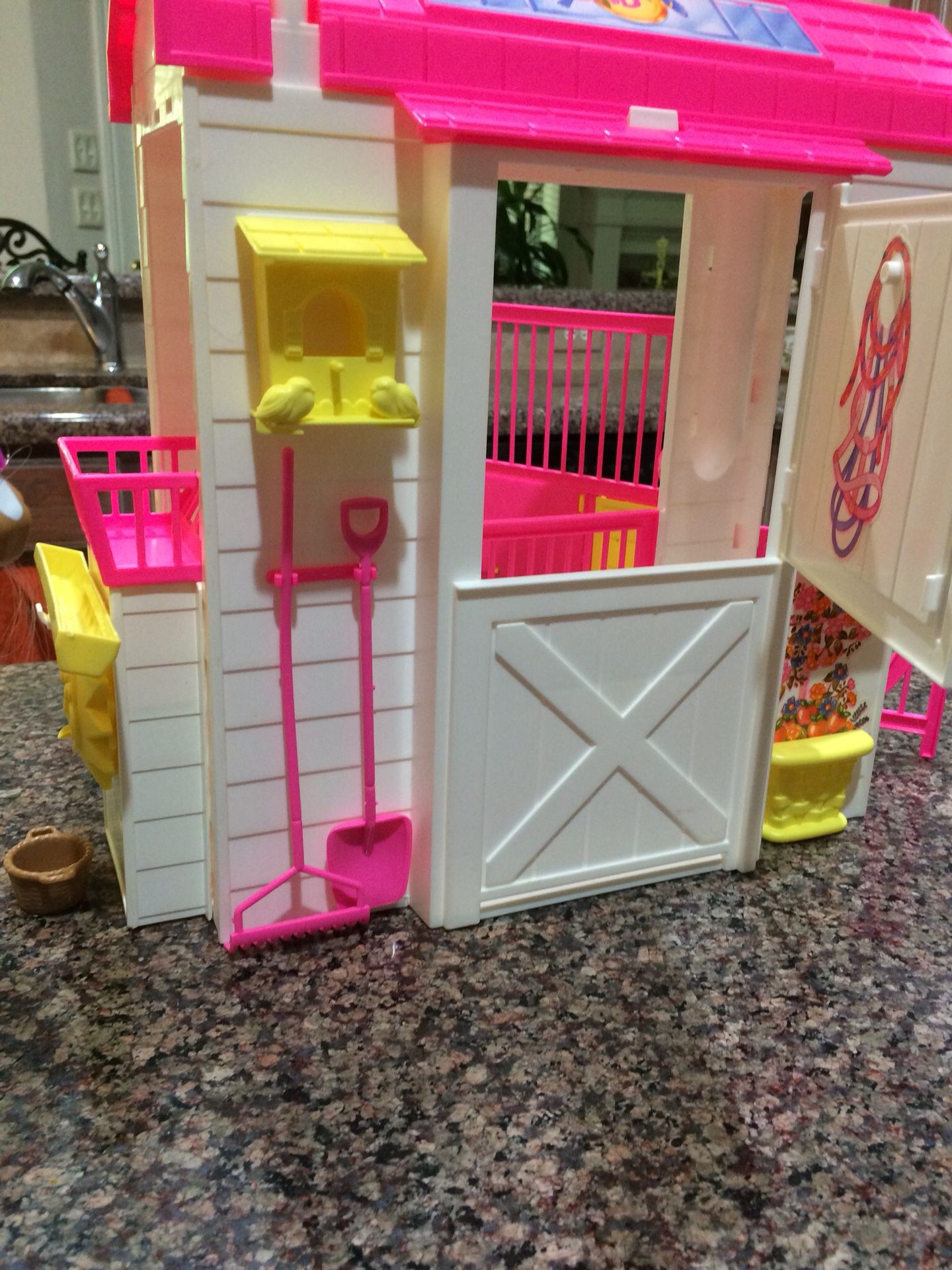 pasta moral afkom Barbie Horse Barn for Sale in Cedar Hill, TX - OfferUp