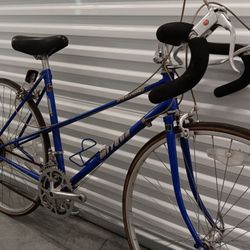 Good quality road bike w/mixte (step-through) frame, fits 5'3" to 5'7"