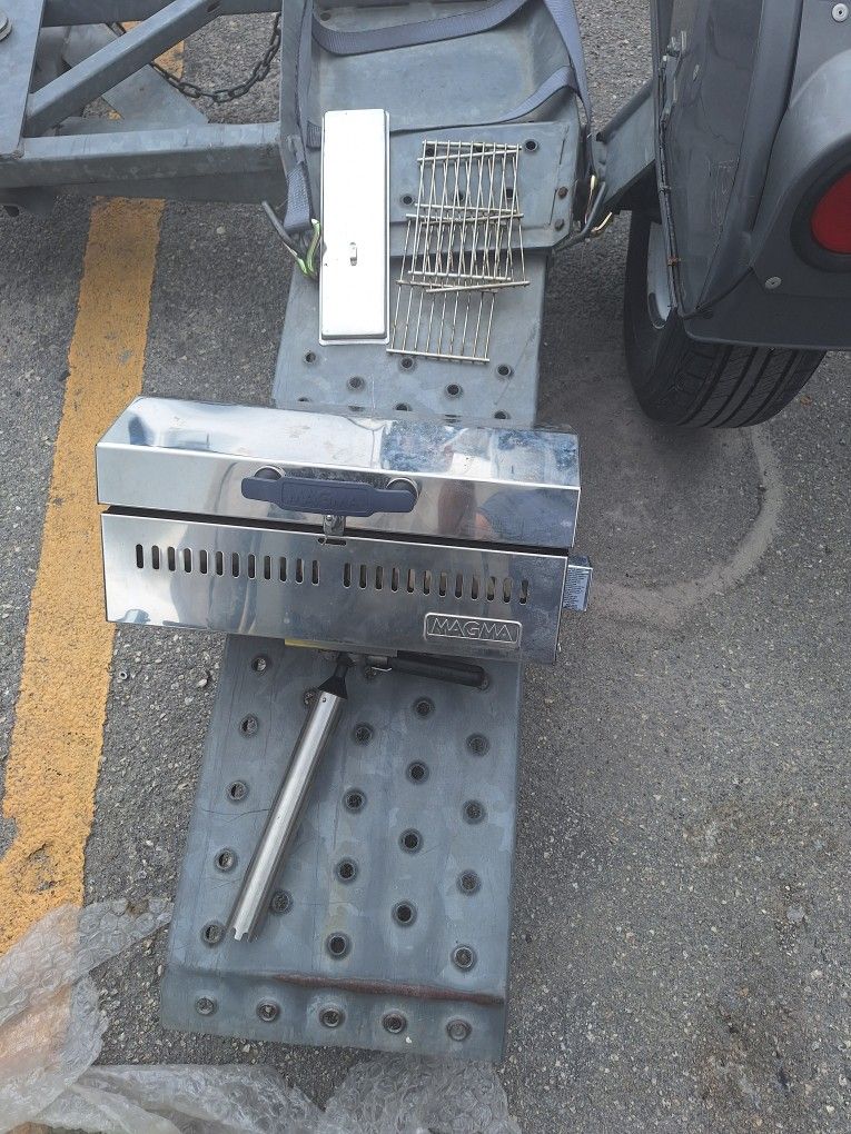 GRILL BOAT
