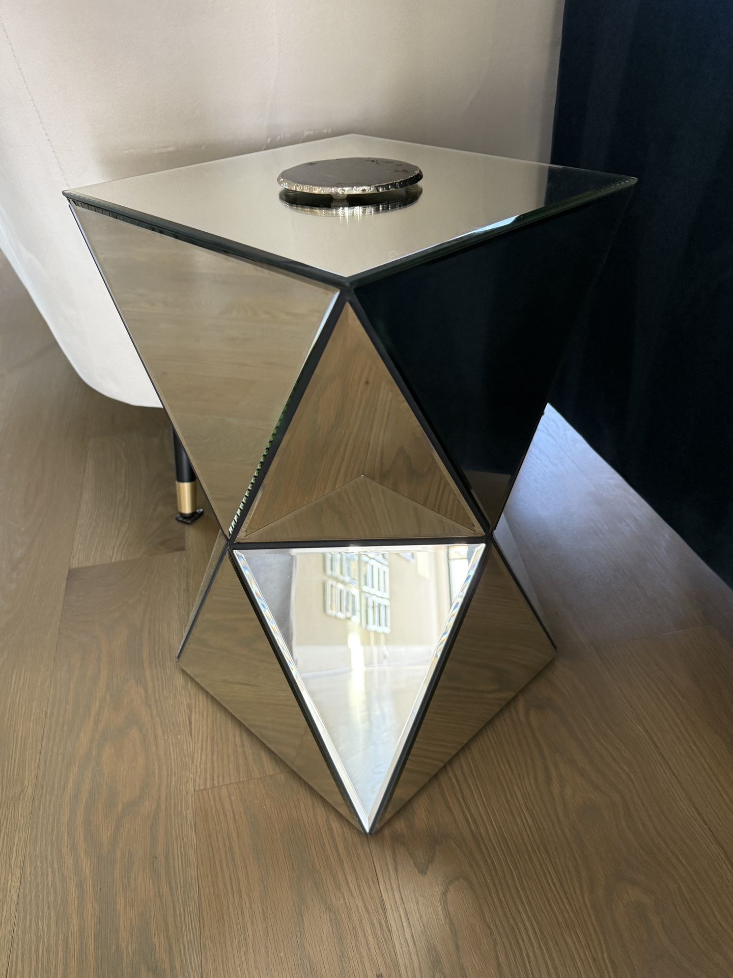Mirrored AccentTables