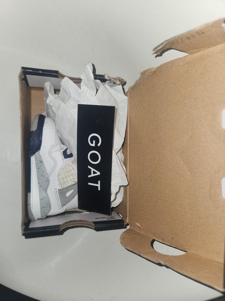 Jordan 4 Retro.