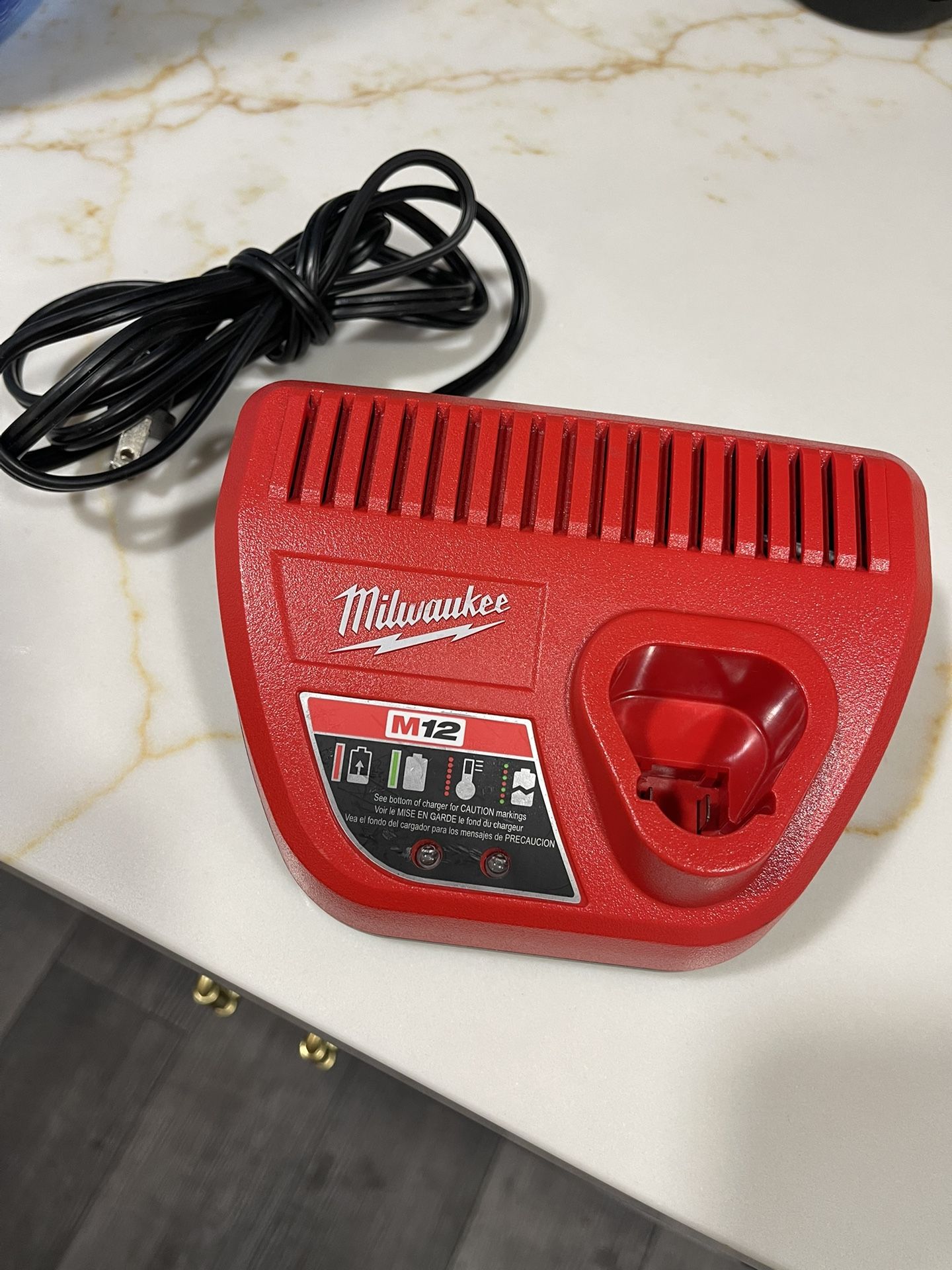 Battery Charger Milwaukee M12